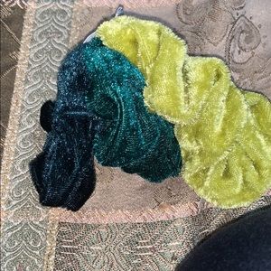 3 assorted scrunchies